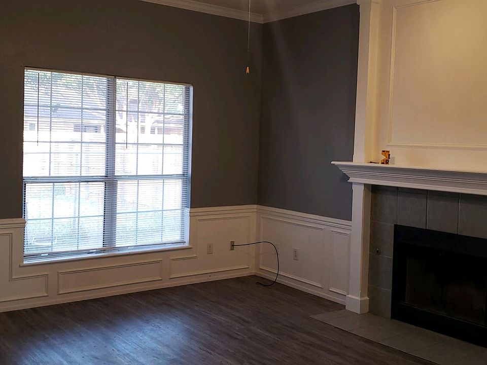Beauitiful living room with a great fire place