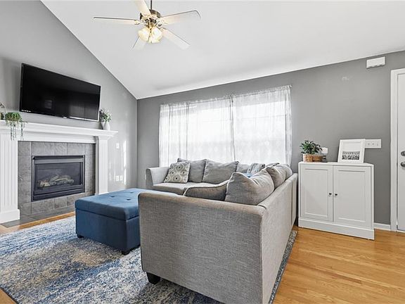 4th image of 834 N Juniper Ct