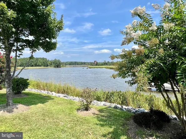 5 Grand View Ln, Warsaw, VA 22572