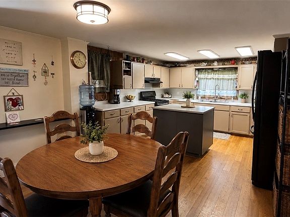 3rd image of 2860 Cliffside Dr