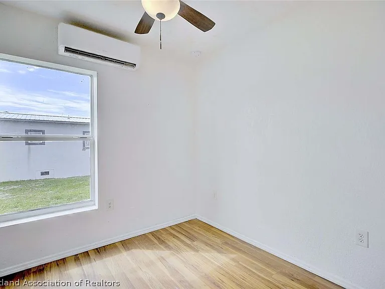 1547 Sycamore Ave — Photo 12