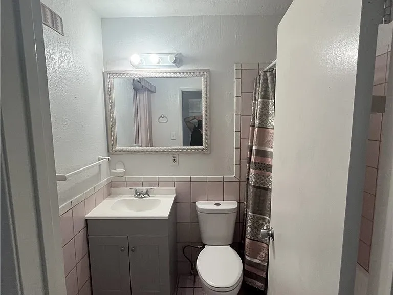 536 Sandsprings Dr — Photo 23