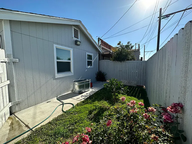 1824 Mentone Blvd #1 — Photo 4