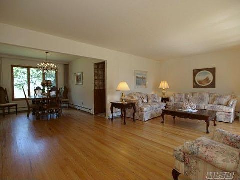 4th image of 101 Colonial St