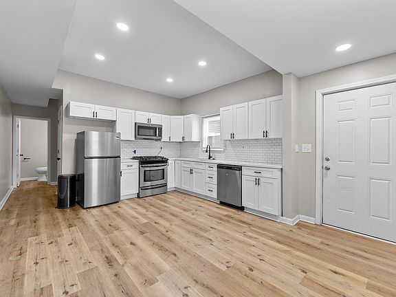 5th image of 2527 E 10th St #2527