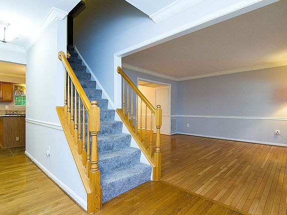 4th image of 7230 Mosby Dr