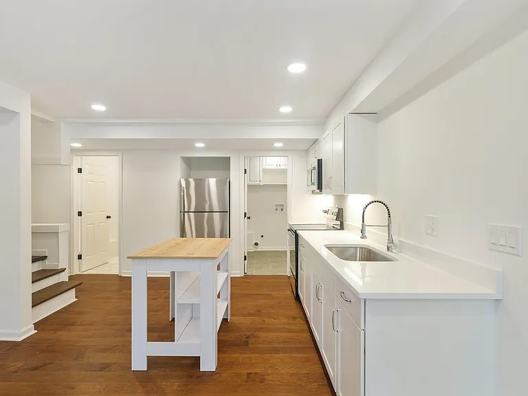 207 Township Dr #BOTTOM FLOOR — Photo 4