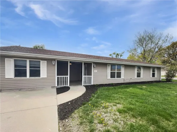 1503 E Park St, Olathe, KS 66061