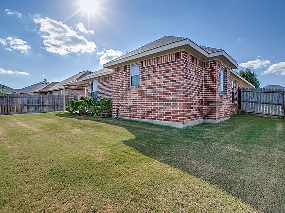 5th image of 624 Antonio Ln