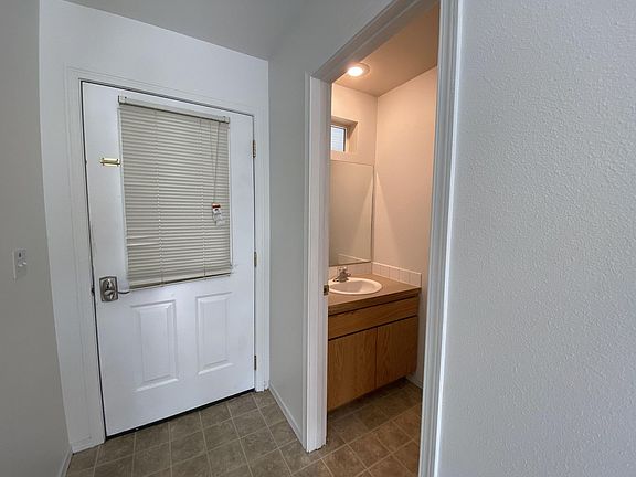 4th image of 857 N Garfield St #859