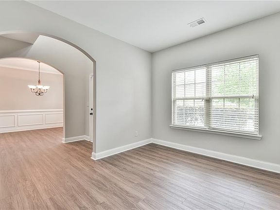 5th image of 3633 Fallen Oak Dr