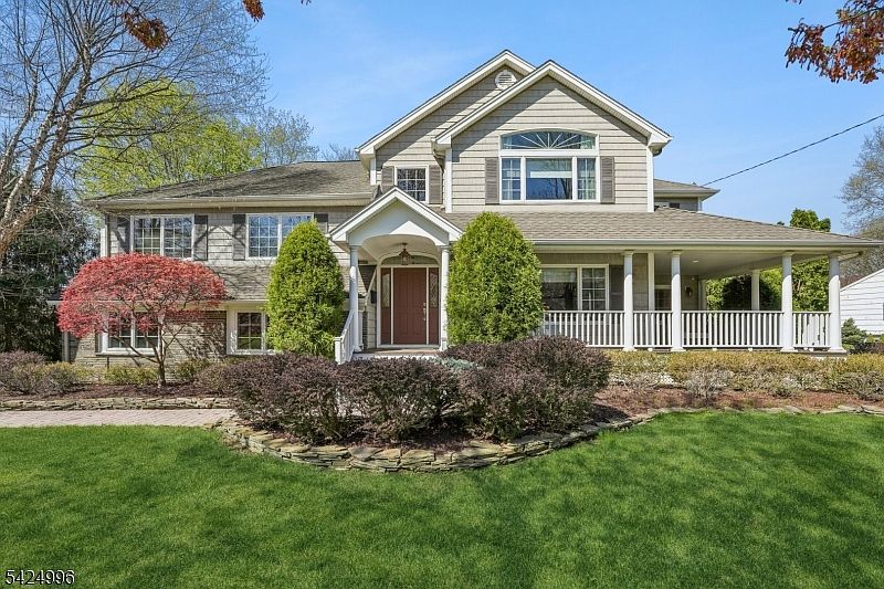 1st image of 8 Blackstone Dr