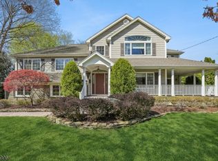 8 Blackstone Dr, Livingston, NJ 07039