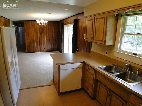 3rd image of 8071 Green Valley Dr