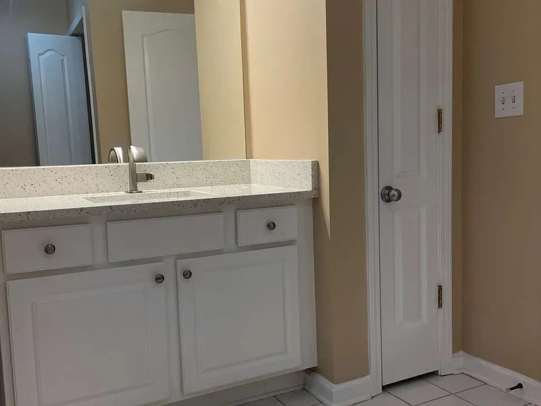 1162 Village Ct SE — Photo 10