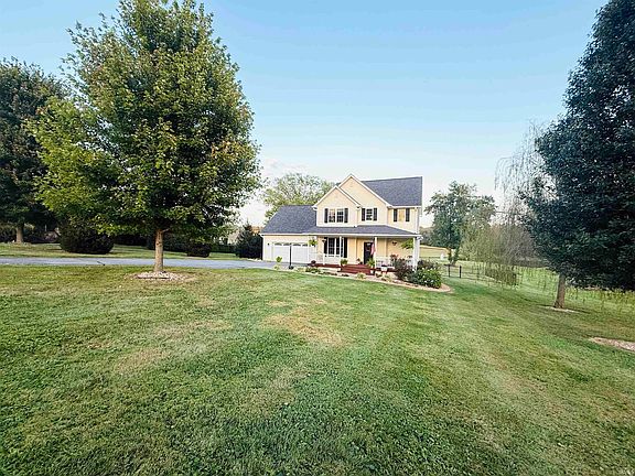 2nd image of 810 Glen Meadows Pkwy