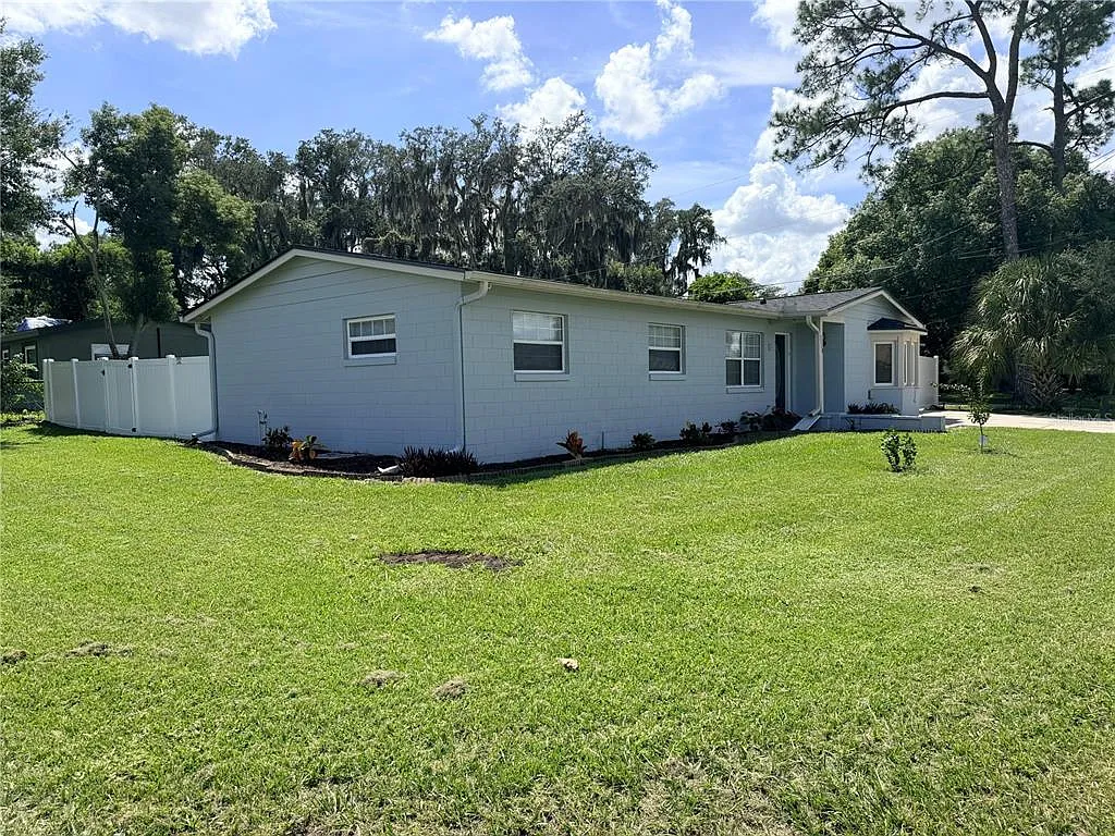 4 bed, 2.0 bath, 1500 sqft, $2,500 — Photo 2