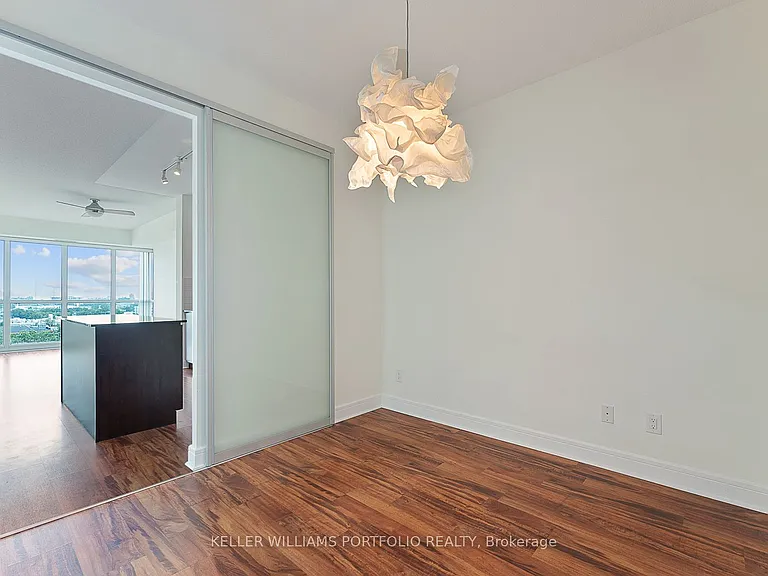 35 Brian Peck Cres #910 — Photo 22
