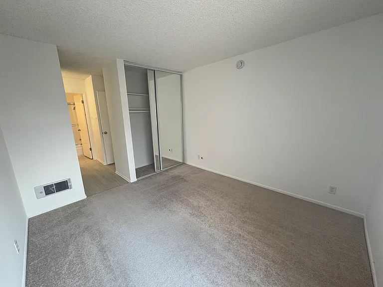 401 S Hoover — Photo 37