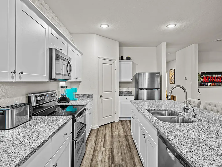 766 Camden Dr — Photo 20