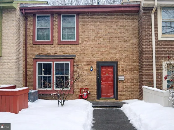 2158 Golf Course Dr, Reston, VA 20191