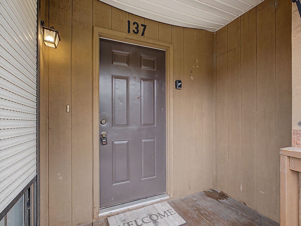1st image of 137 Brooke Castle Dr