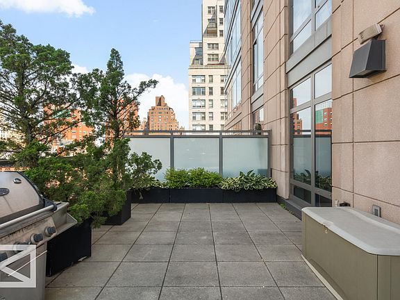 5th image of 450 E 83rd St APT 6A