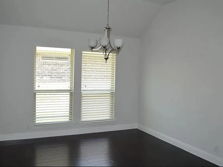 4416 Oak Bluff Dr — Photo 2