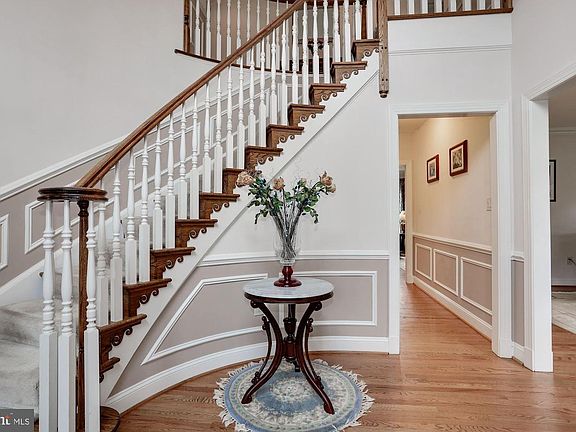 5th image of 5943 Fairview Woods Dr