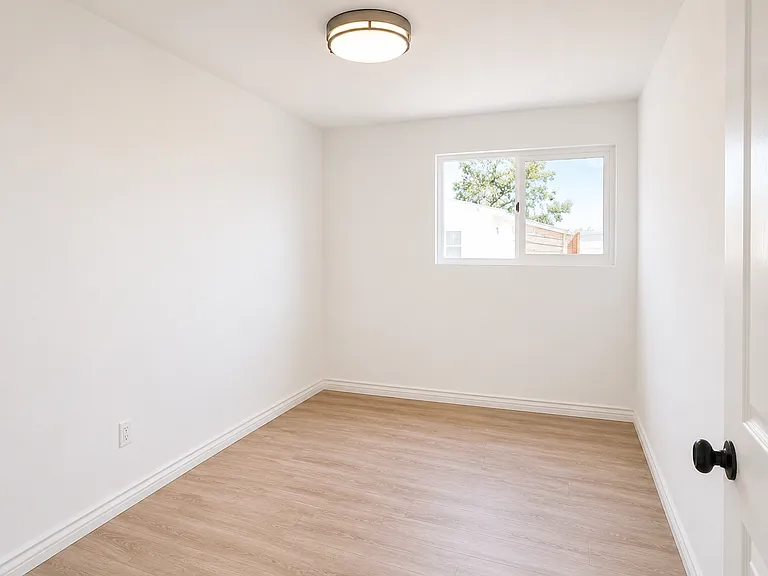 3935 Tweedy Blvd #B — Photo 5