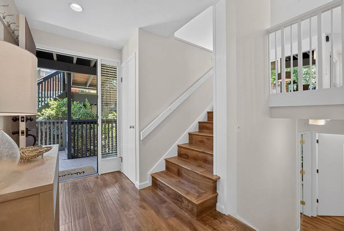 3 bed, 3.0 bath, 1400 sqft, $4,300 — Photo 3