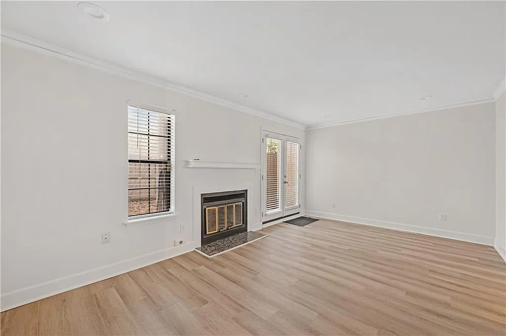 2 bed, 2.5 bath, 1330 sqft, $2,000 — Photo 3