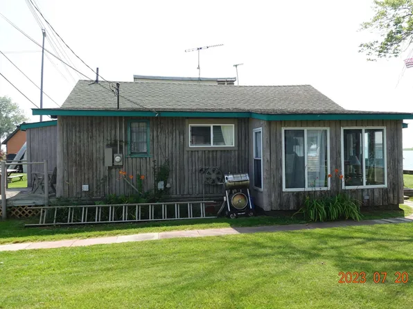 7635 S Channel Dr, Harsens Island, MI 48028
