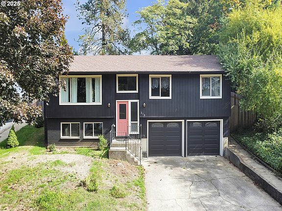 3rd image of 218 NW Ash St