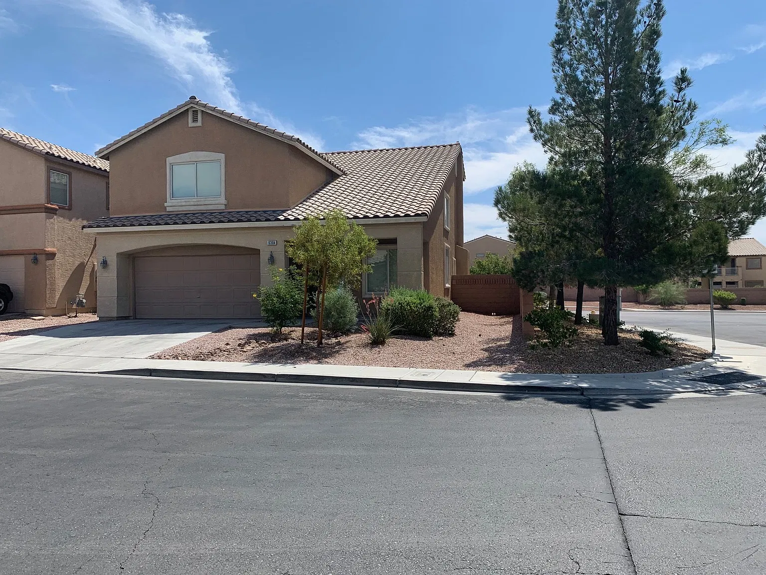 4 bed, 2.5 bath, 1960 sqft, $1,995 — Photo 4