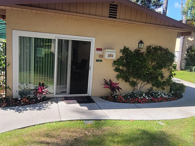 Palm Court Apartments — Photo 15