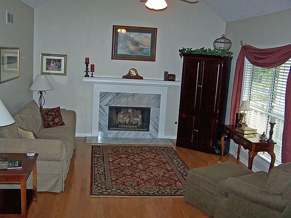 OPEN FAMILY ROOM WITH HARDWOODS, VAULTED CEILING 