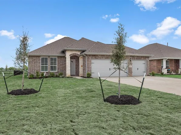 2427 Three Wood Way, Navasota, TX 77868