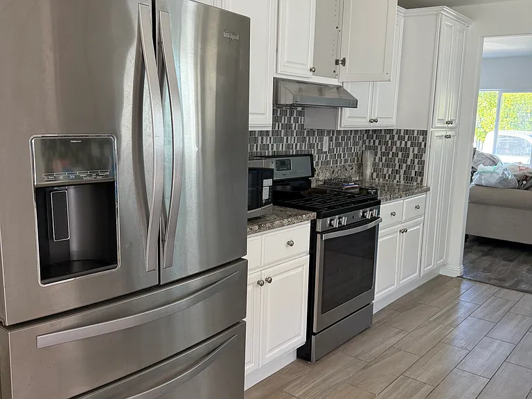 22522 Clarendon St — Photo 24
