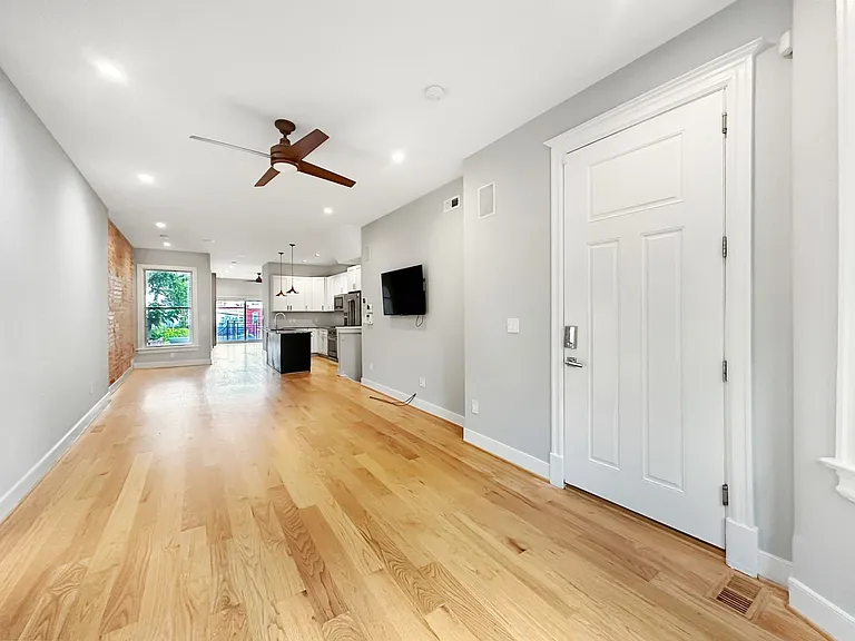 122 Bryant St NW #1 — Photo 5