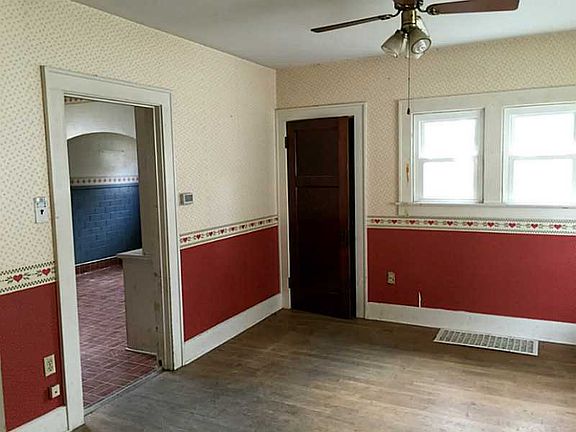 4th image of 1302 Nicklin Ave