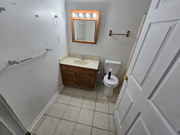 3rd image of 725 Sizemore Dr #B