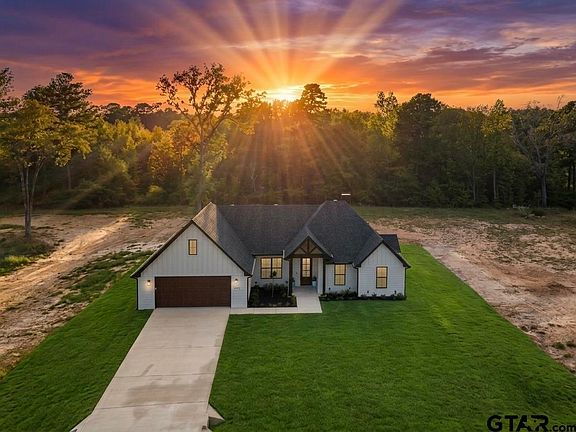 4th image of 404 Small Oaks Rd
