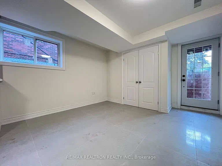 329 Cherokee Blvd #BASEMENT — Photo 4