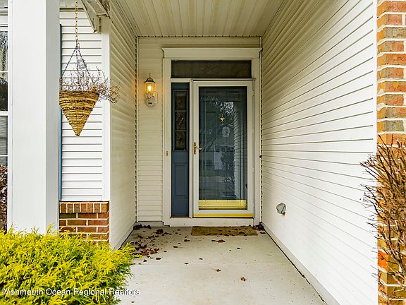 3rd image of 5 Lilac Springs Ct