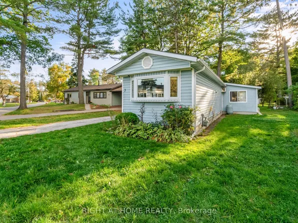 3 Carruthers St S, Wasaga Beach, ON L9Z 1K2