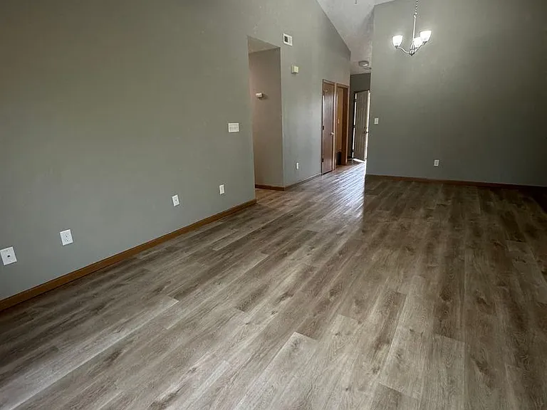 2010 Bridgewater Ct.--ROLLEY — Photo 6