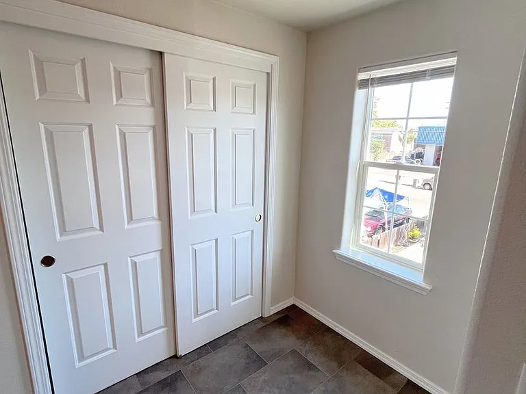 209-213 Edwards St — Photo 9