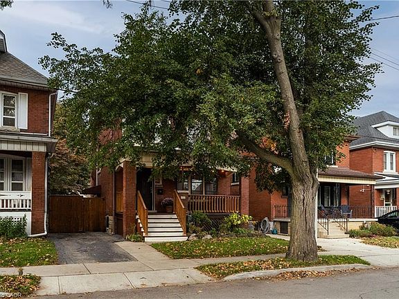 3rd image of 82 Province St S