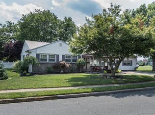 558 Princeton Cir, Burlington, NJ 08016